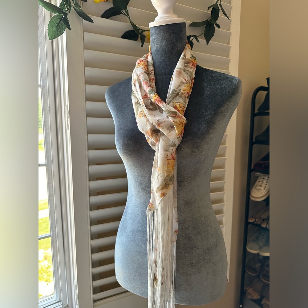 WHBM narrow scarf white background with floral pattern-2 ply with fringe